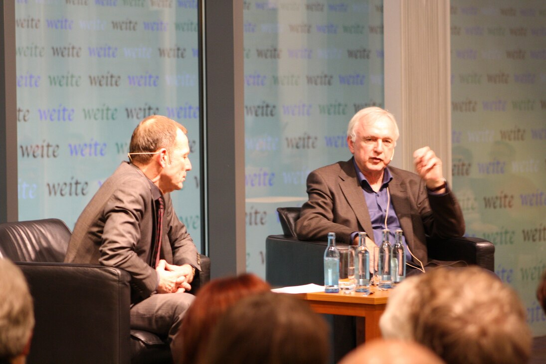 Staatssekretär Dr. Hartmut Mangold und Hans-Ulrich Treichel im Gespräch