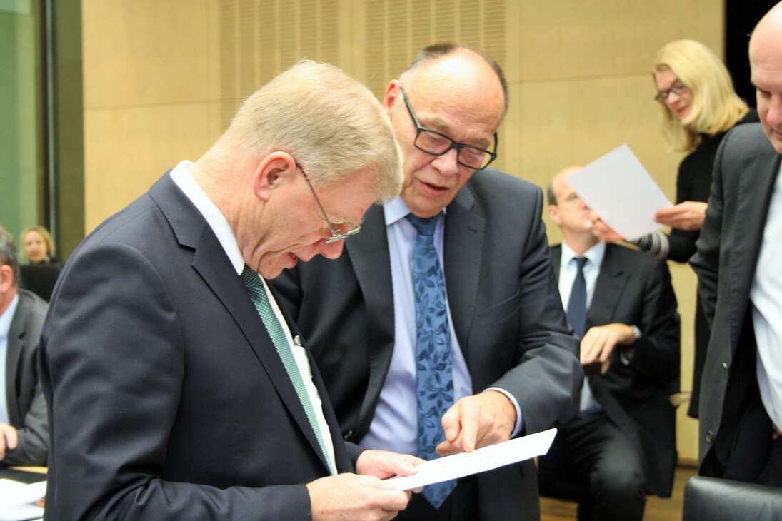 Staatsminister Unland und Staatssekretär Weimann bei der Vorbesprechung