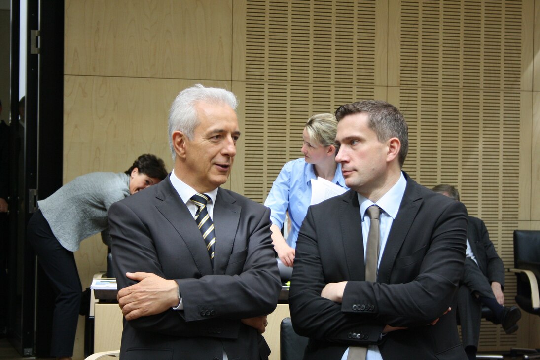 Ministerpräsident Stanislaw Tillich im Gespräch mit Staatsminister Martin Dulig